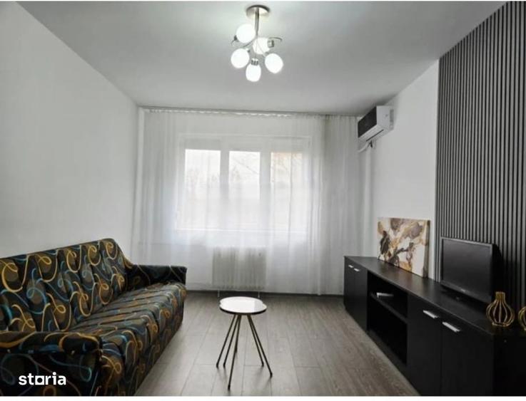 Apartament cu 3 camere decomandat în Titan