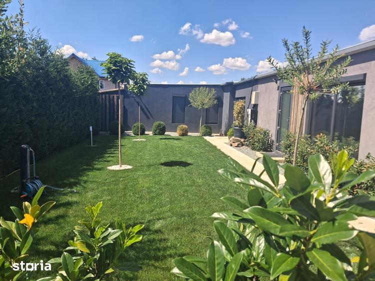Casă cu 8 camere cu Teren 1425 Mp în Grădiștea