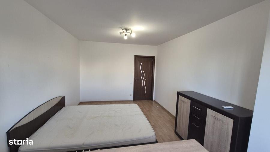 Apartament cu 3 camere semidecomandat în Giurgiului
