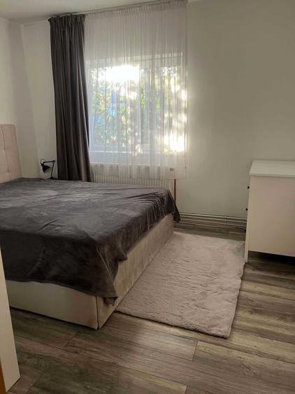 Apartament cu 3 camere decomandat în Lipovei