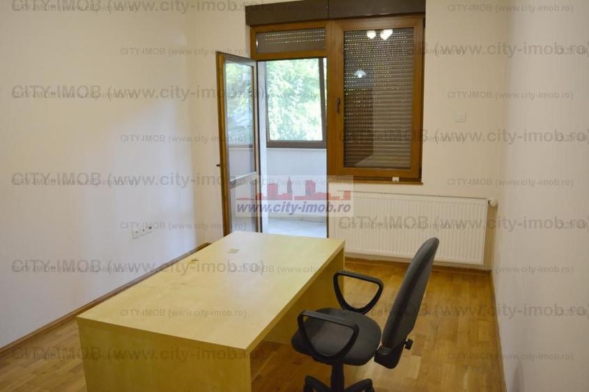 Casă individuală cu 12 camere decomandat cu Canalizare în Baicului