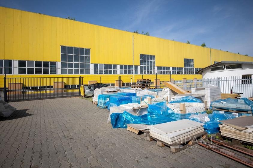 Spațiu comercial, de 2,300 mp, în Astra