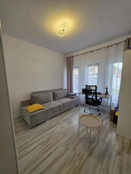Casă cu 7 camere cu Teren 400 Mp în Vișan