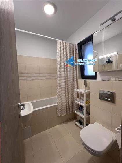 Apartament cu 4 camere semidecomandat, mobilat în Băneasa