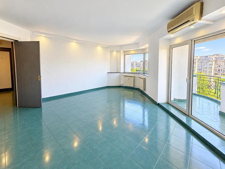 Apartament cu 3 camere decomandat în Decebal