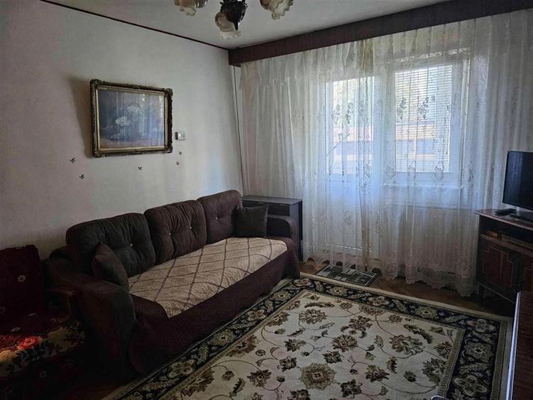 Apartament cu 2 camere semidecomandat în Florilor