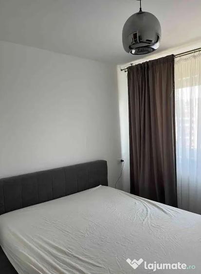 Apartament cu 2 camere decomandat în Tractorul