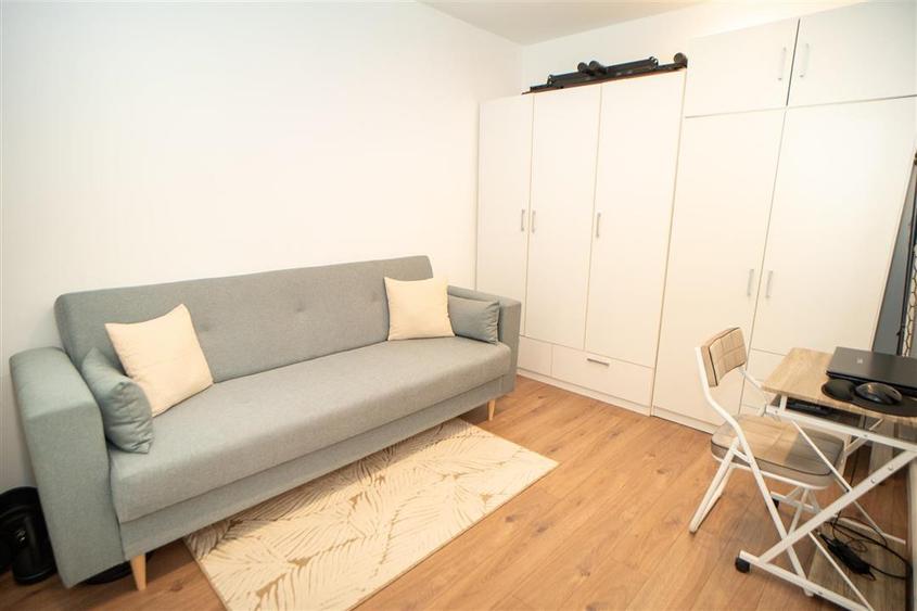 Apartament cu 3 camere semidecomandat în Rogerius