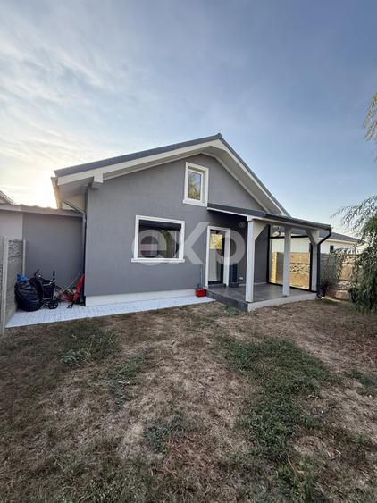 Duplex cu 4 camere cu Canalizare în Sânmihaiu Român