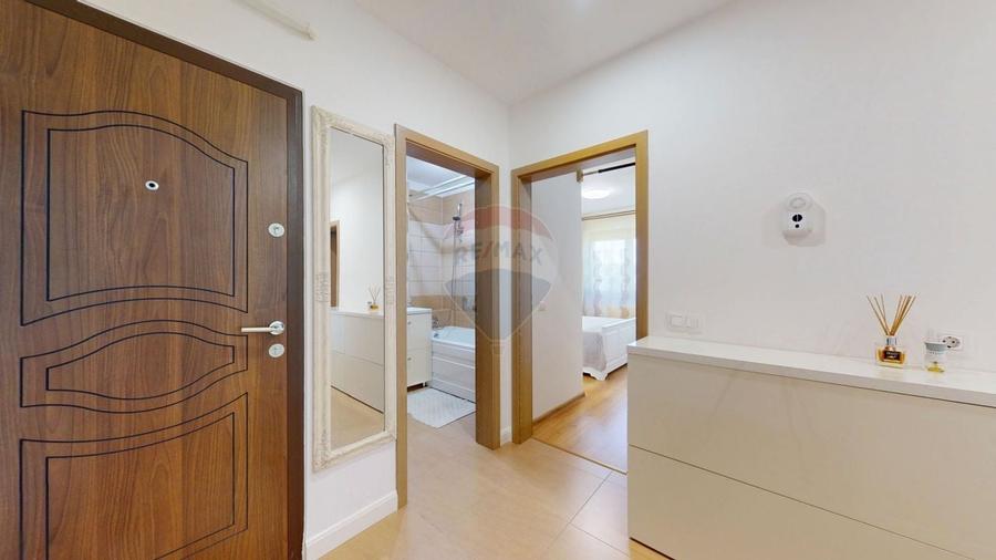 Apartament cu 3 camere decomandat, mobilat în Tractorul