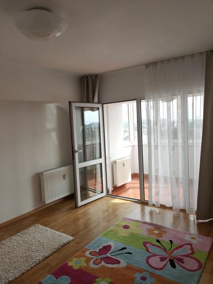 Apartament cu 3 camere decomandat în Crângași