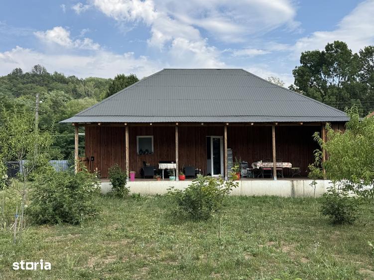 Casă cu 3 camere cu Canalizare în Samarinești