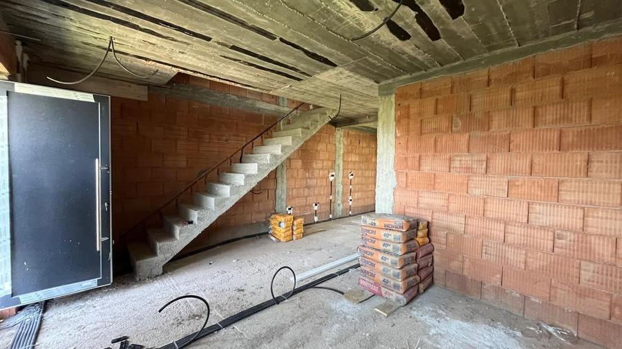 Duplex cu 4 camere cu Canalizare în Urseni