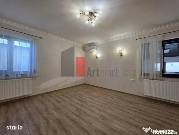 Casă cu 5 camere cu Teren 500 Mp în 1 Decembrie