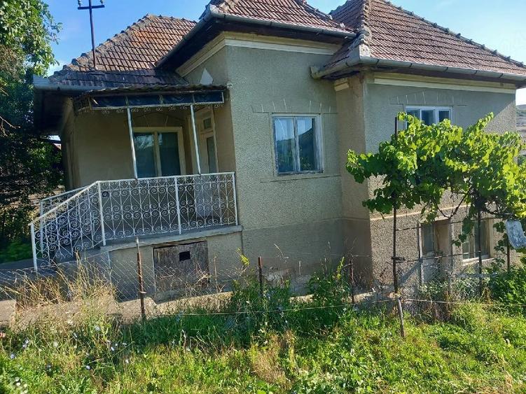 Casă cu 5 camere cu Teren 1700 Mp în Căianu
