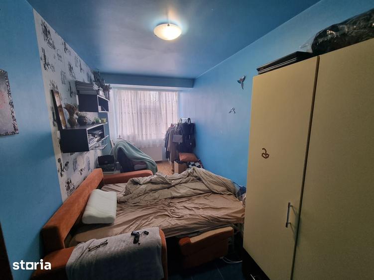 Apartament cu 4 camere semidecomandat în Faleza Nord