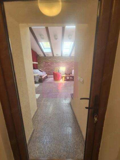 Casă cu 6 camere cu Teren 552 Mp în Cioplea