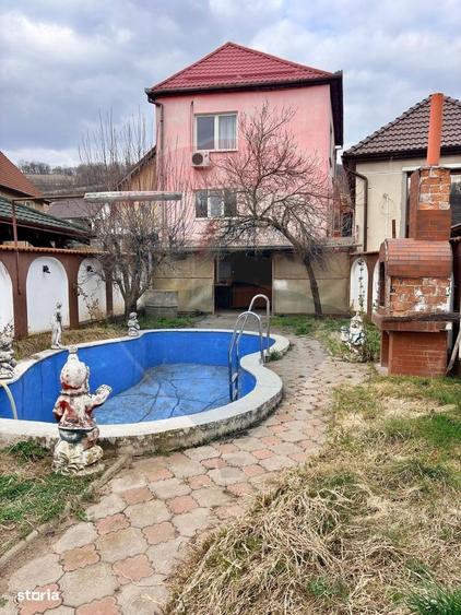 Casă cu 4 camere în Central