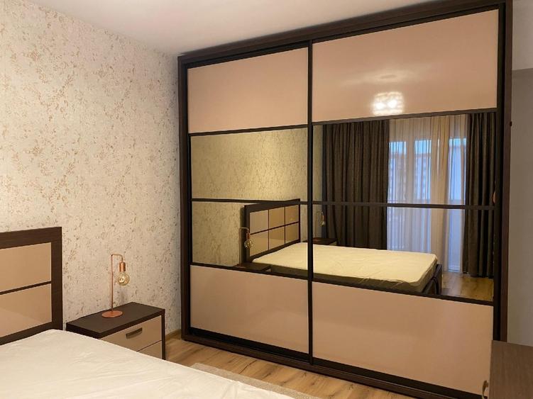Apartament cu 3 camere semidecomandat, mobilat în 9 Mai