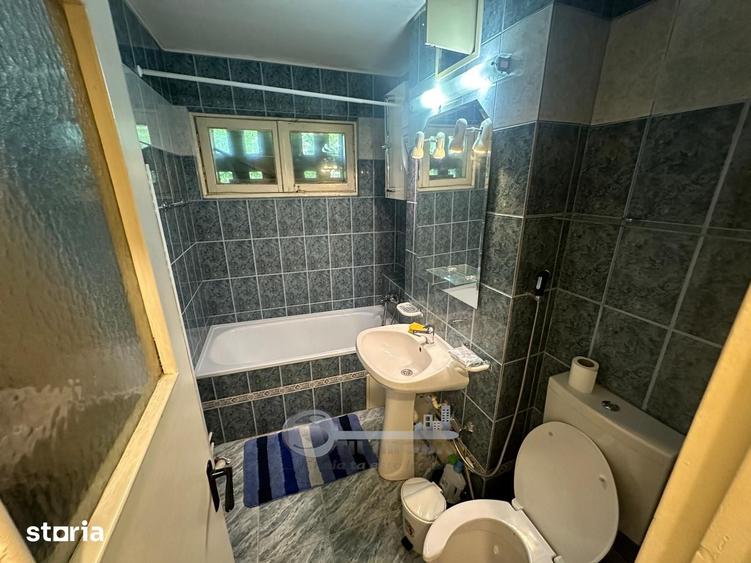 Apartament cu 3 camere semidecomandat în Central