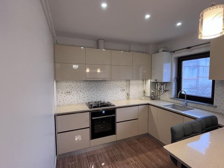 Apartament cu 2 camere decomandat în Central