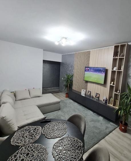 Apartament cu 3 camere decomandat în Dobroești