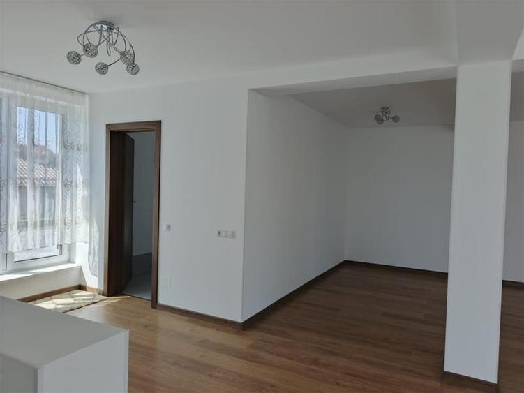 Duplex cu 5 camere cu Canalizare în Europa
