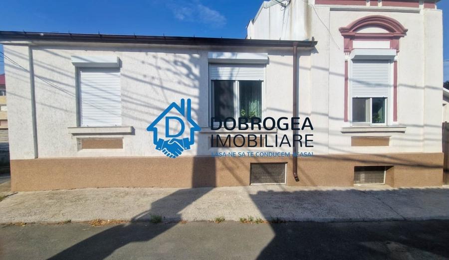 Casă individuală cu 3 camere cu Canalizare în Central