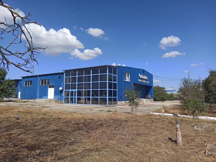 Spațiu industrial, de 1,000 mp, în Poiana