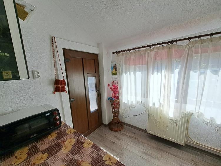 Casă individuală cu 3 camere cu Canalizare în Petelea