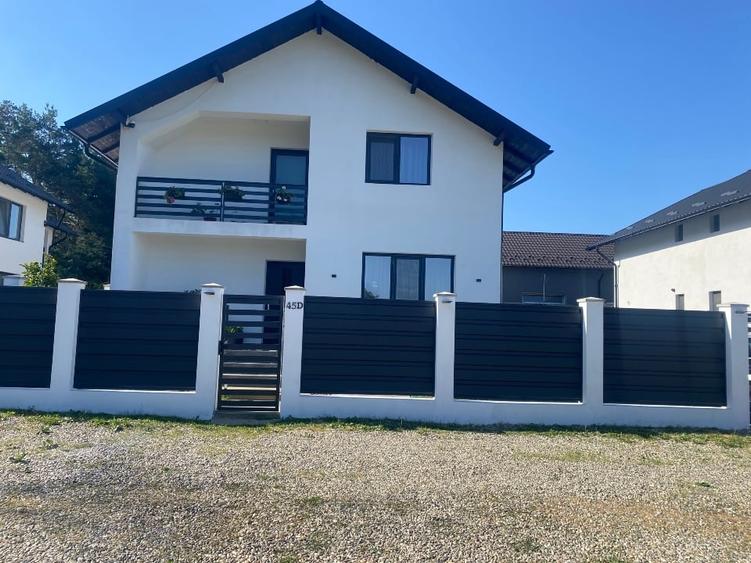 Casă individuală cu 4 camere cu Canalizare în Est