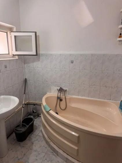 Apartament cu 3 camere decomandat, mobilat în Lujerului