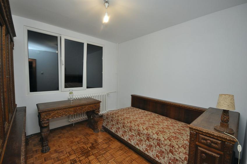 Apartament cu 3 camere decomandat în Drumul Taberei