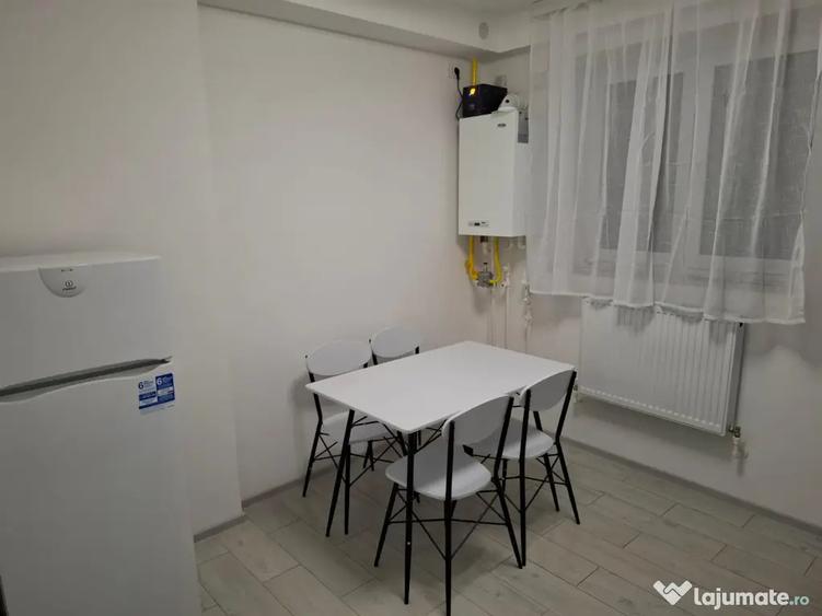 Garsonieră decomandată în Central
