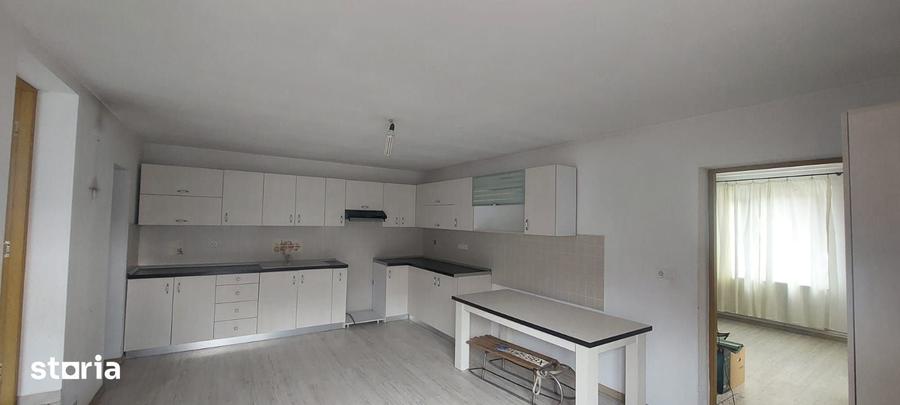 Casă cu 3 camere cu Teren 208 Mp în Moieciu