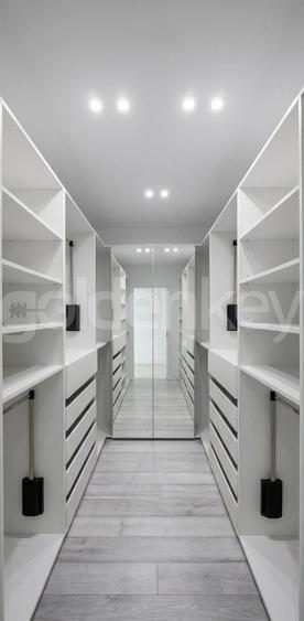 Penthouse cu 5 camere decomandat, mobilat în Herăstrău