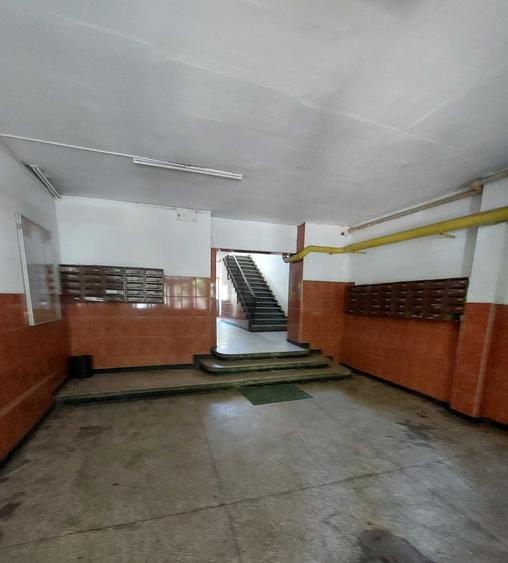 Garsonieră decomandată în Vest