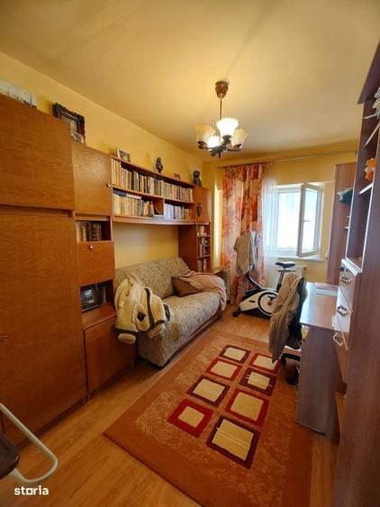 Apartament cu 4 camere decomandat în Decebal