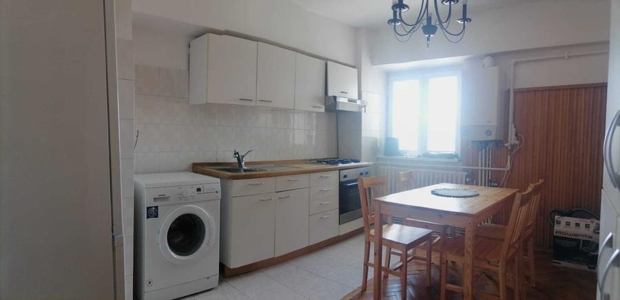Apartament cu 4 camere decomandat în Exterior Vest