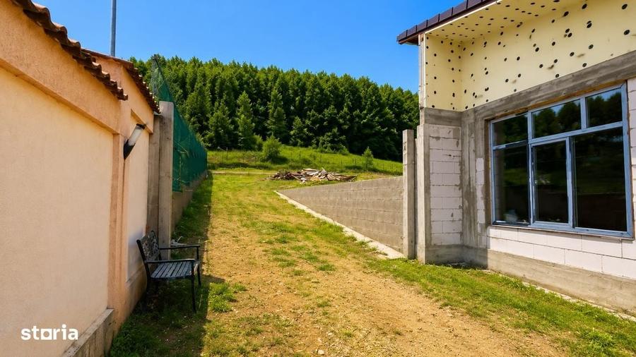 Casă cu 4 camere cu Teren 2100 Mp în Central