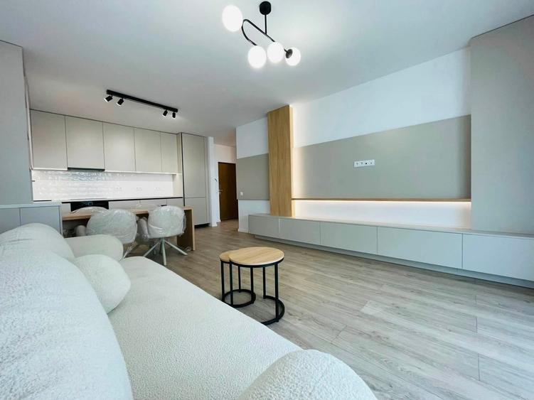 Apartament cu 2 camere semidecomandat, mobilat în Florești