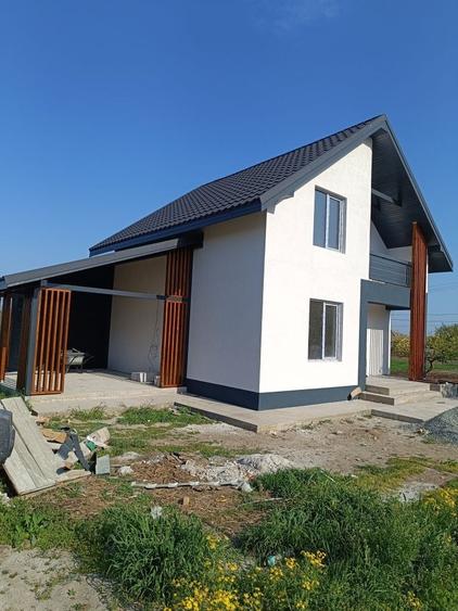 Casă cu 3 camere în Corbu