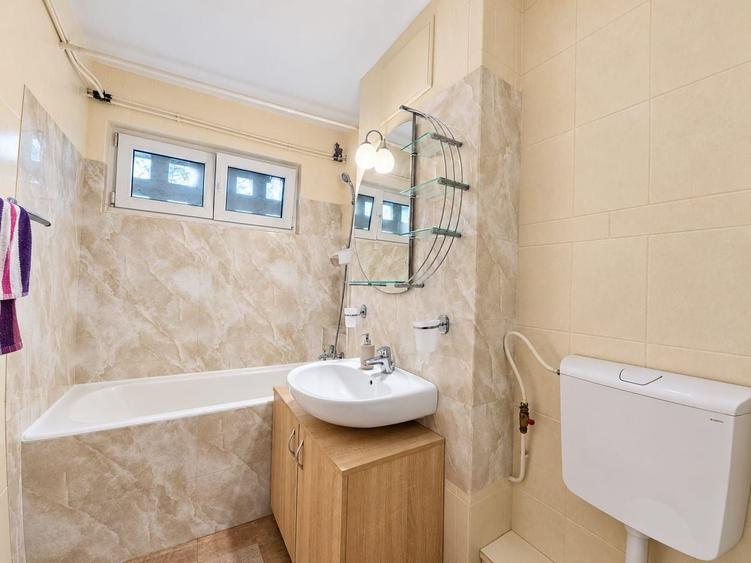 Apartament cu 3 camere semidecomandat, mobilat în Gheorgheni