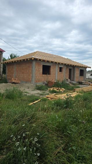 Casă individuală cu 4 camere cu Canalizare în Hălchiu