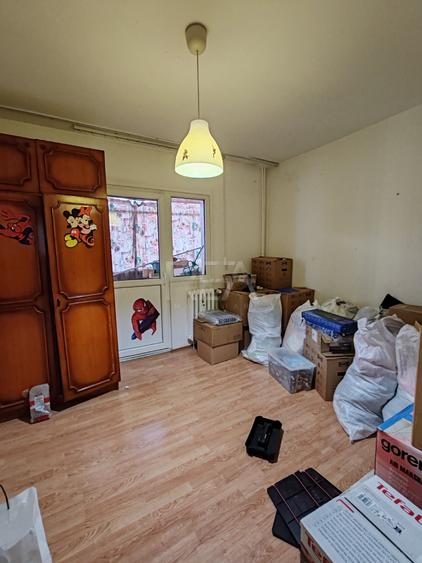 Apartament cu 3 camere decomandat în Drumul Taberei