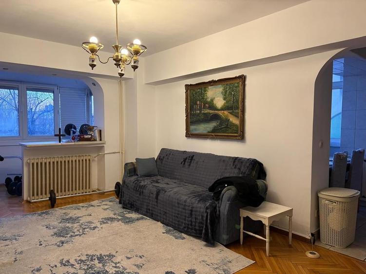 UNIRII, Casa Poporului, vedere spate, linistit (zgomot redus).Pret fix. - 1