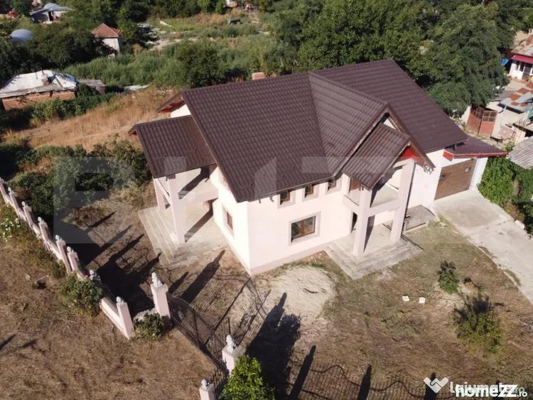 Casă cu 7 camere cu Teren 523 Mp în Central