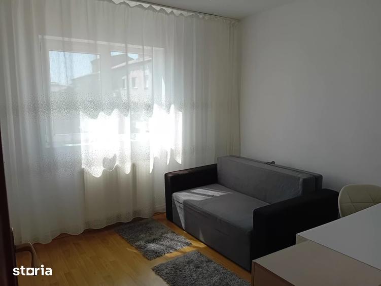 Apartament cu 4 camere decomandat în Micro 4