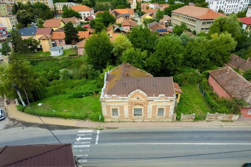 Casă cu 4 camere în Central