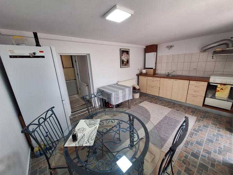 Casă individuală cu 3 camere cu Canalizare în Central